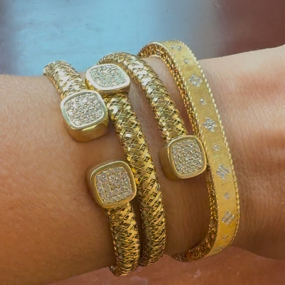 ROBERTO COIN Princess 18K YG Satin Finish Bangle Fleur De Lis Diamonds